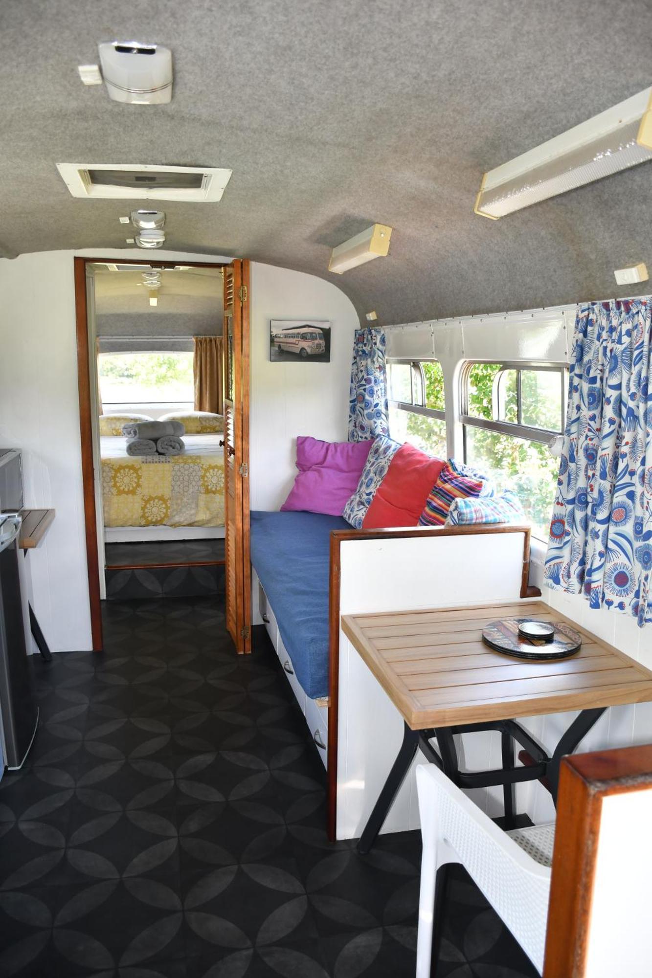 Evi The School Bus At Oromahoe Downs Farm Puketona Exterior foto
